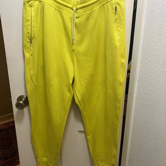 Old Navy Active Dynamic Fleece in Yellow - Picture 6 of 9